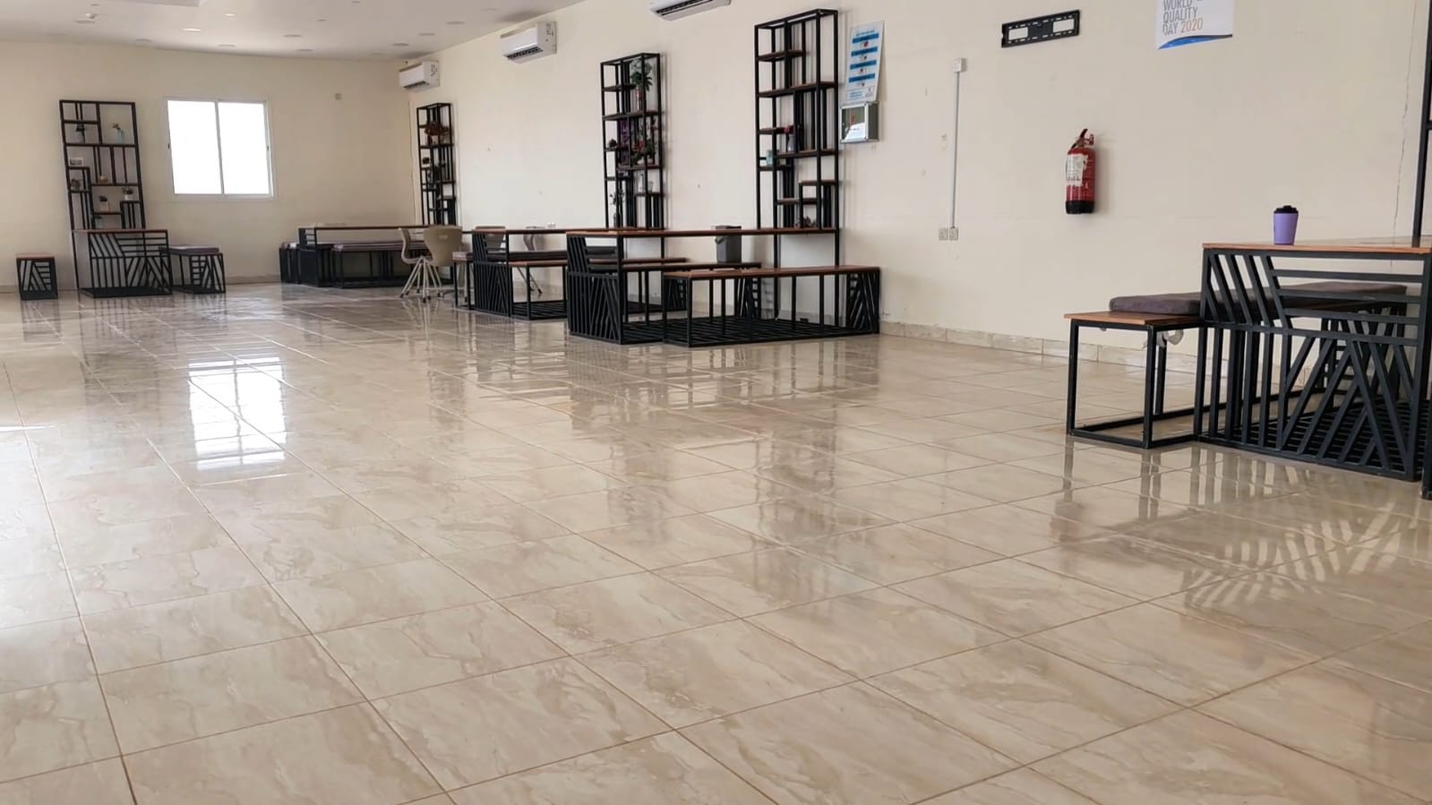 الكافتيريا الخارجية